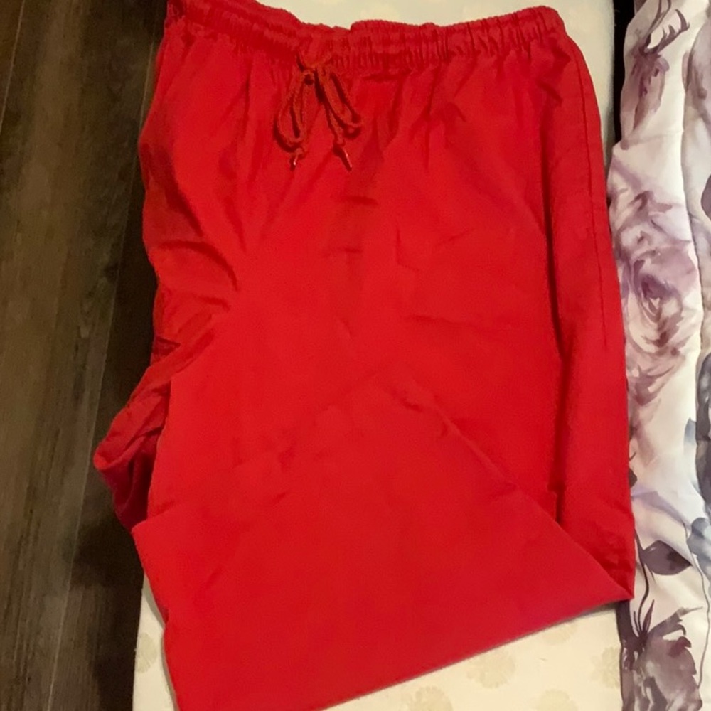 Karen Scott II. Red drawstring wide leg capris. 1X
